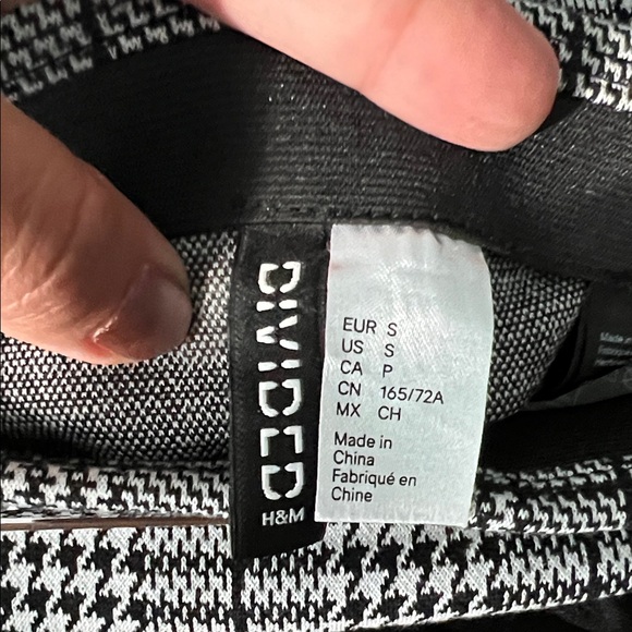 H&M Black and White Checkered Mini Skirt - Picture 3 of 4